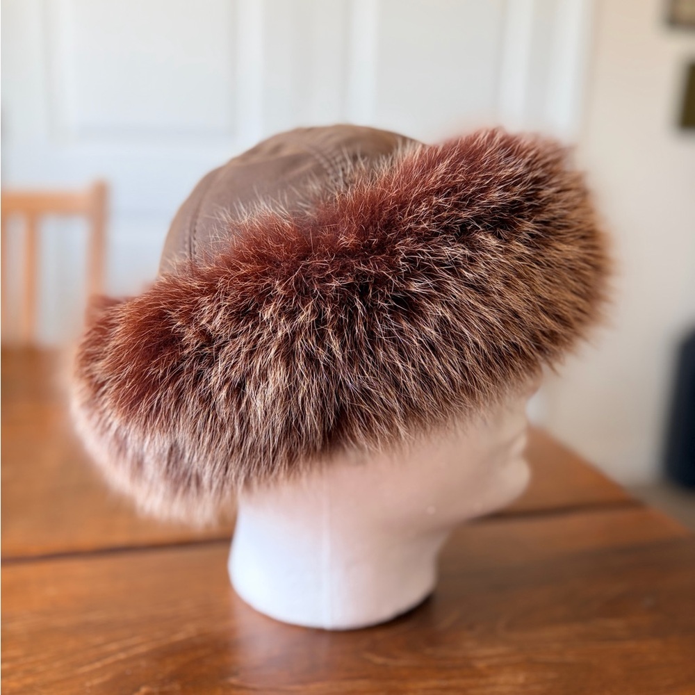 Anna Rizzo Hat Women's Large. Genuine Fox Trim. Waterproof polyester/nylon base